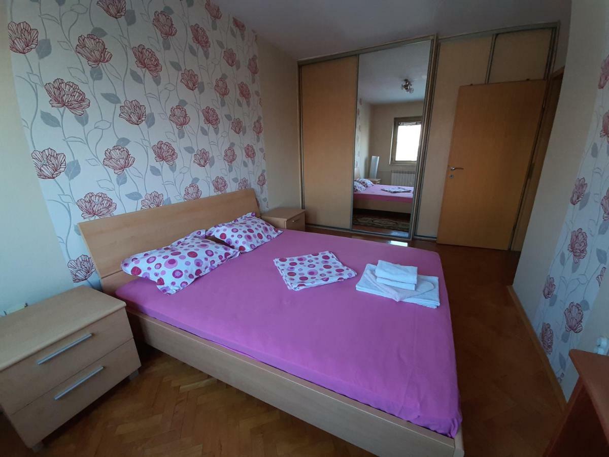 Square Exclusive Apartment 3N Skopje Esterno foto